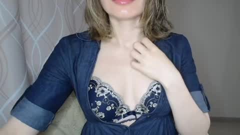 Snapshot of sophiemisss chatting on May 14, 5:36 am Sophiemisss online show from May 14, 5:36 am