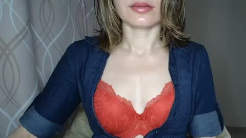 Snapshot of sophiemisss chatting on May 15, 5:14 am Sophiemisss online show from May 15, 5:14 am