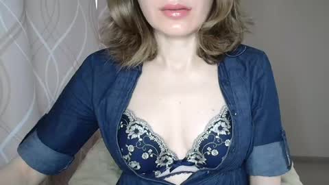 Snapshot of sophiemisss chatting on May 17, 6:22 am Sophiemisss online show from May 17, 6:22 am