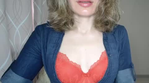 Snapshot of sophiemisss chatting on May 27, 6:54 am Sophiemisss online show from May 27, 6:54 am
