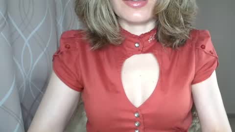 Snapshot of sophiemisss chatting on May 28, 6:32 am Sophiemisss online show from May 28, 6:32 am