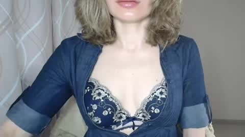 Snapshot of sophiemisss chatting on May 29, 6:22 am Sophiemisss online show from May 29, 6:22 am