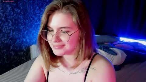 Snapshot of sophiemure chatting on April 16, 9:39 pm Sophie online show from April 16, 9:39 pm