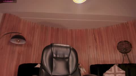 Sophie  Palmer online show from March 4, 11:16 am