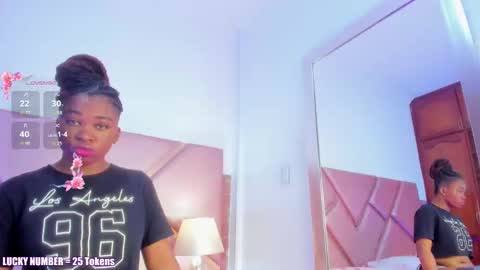 Snapshot of sophiesinclair chatting on October 4, 1:20 pm Sophie online show from October 4, 1:20 pm