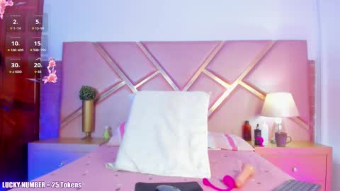 Snapshot of sophiesinclair chatting on October 16, 12:28 pm Sophie online show from October 16, 12:28 pm