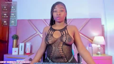 Snapshot of sophiesinclair chatting on November 25, 12:27 pm Sophie online show from November 25, 12:27 pm