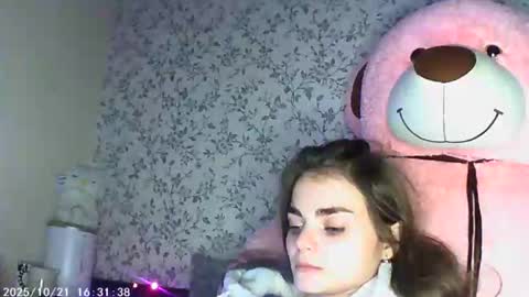 Snapshot of sophiesuvi chatting on October 20, 6:19 pm Sophie and my bestie Mandy online show from October 20, 6:19 pm