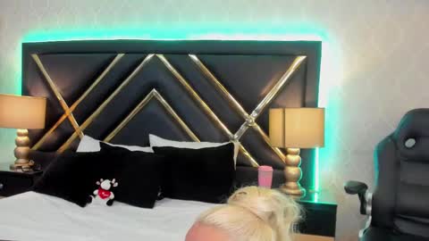 SophieWinslow online show from February 17, 6:48 pm