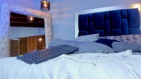 sophi online show from February 8, 3:19 am