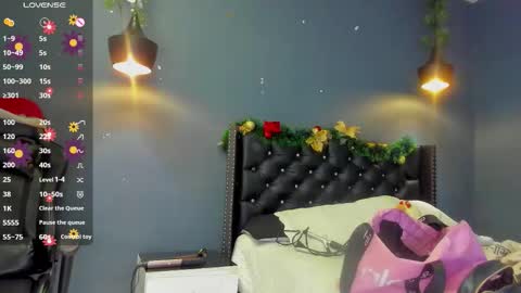 Sophie Taylor online show from December 17, 11:16 am