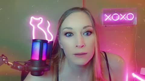 Soph online show from November 15, 8:38 pm