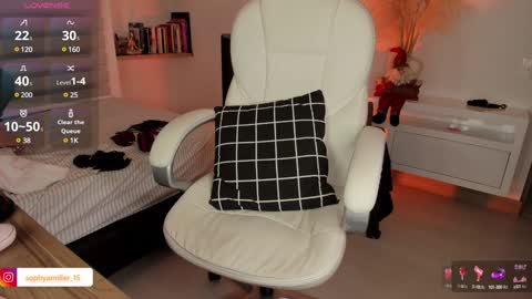 Snapshot of sophyamiller_15 chatting on December 3, 4:47 am Sophy online show from December 3, 4:47 am