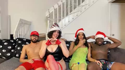 Snapshot of sosabless chatting on December 15, 4:17 am sosabless and sosalady online show from December 15, 4:17 am