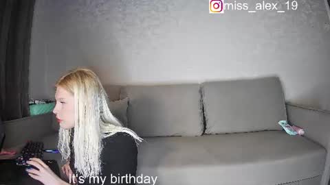 Snapshot of soska_albinosk chatting on July 7, 7:40 pm soska_albinosk online show from July 7, 7:40 pm