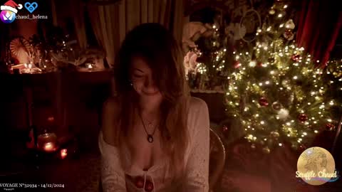 Snapshot of souffle_chaud chatting on December 14, 9:35 pm . . online show from December 14, 9:35 pm