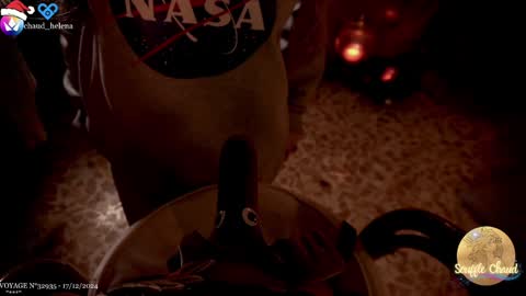 Snapshot of souffle_chaud chatting on December 18, 12:10 am . . online show from December 18, 12:10 am