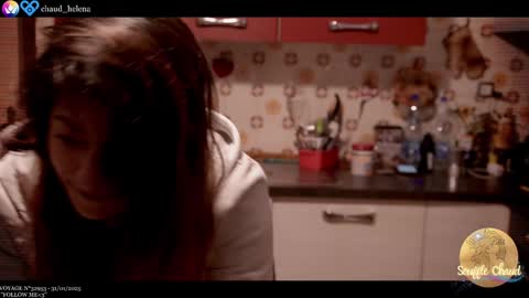 Snapshot of souffle_chaud chatting on January 31, 8:11 am . . online show from January 31, 8:11 am