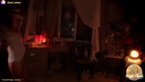 Snapshot of souffle_chaud chatting on October 7, 7:33 pm . . online show from October 7, 7:33 pm