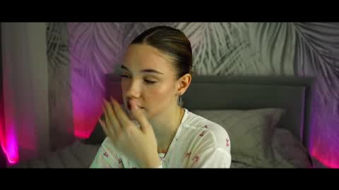 sylene online show from December 1, 3:39 pm