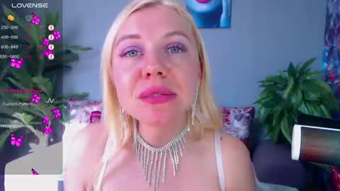 Lisa online show from July 15, 1:55 am