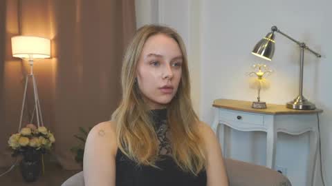 Anna online show from April 4, 1:08 pm