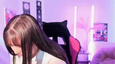 Snapshot of sour_cherry_ chatting on April 30, 2:45 pm Jennie online show from April 30, 2:45 pm