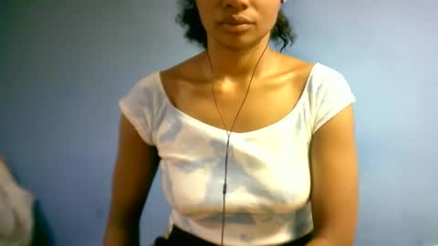 sourayaa online show from April 18, 7:58 pm