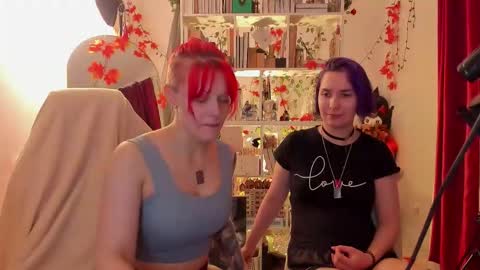 Leah online show from November 12, 6:30 pm