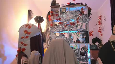 Leah online show from November 27, 6:21 pm