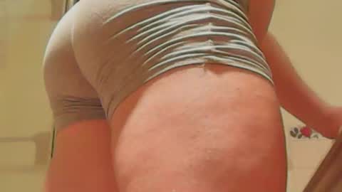 Snapshot of soveryhandsome chatting on January 6, 9:08 am soveryhandsome online show from January 6, 9:08 am