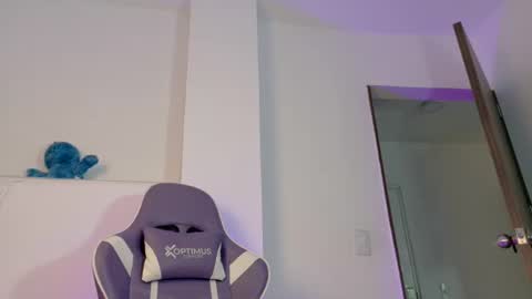 Ana  online show from January 8, 6:21 pm