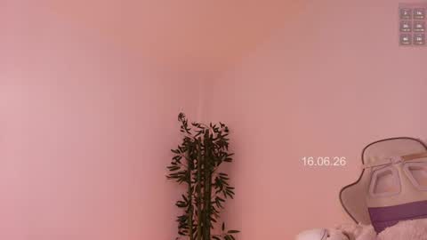 M A R I A N A online show from June 17, 2:25 am