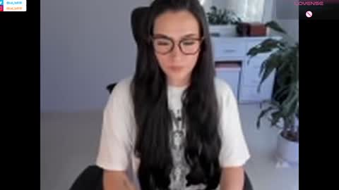 Snapshot of soyabby_ chatting on January 18, 10:39 pm Luisa online show from January 18, 10:39 pm