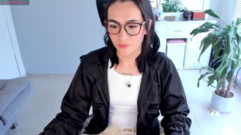 Snapshot of soyabby_ chatting on January 19, 8:41 pm Luisa online show from January 19, 8:41 pm