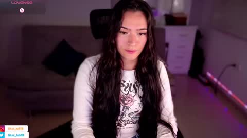 Snapshot of soyabby_ chatting on February 27, 1:27 am Luisa online show from February 27, 1:27 am