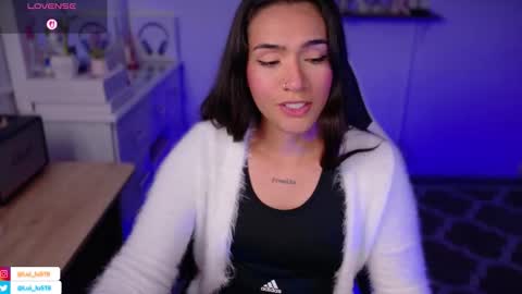 Snapshot of soyabby_ chatting on November 23, 10:09 pm Luisa online show from November 23, 10:09 pm