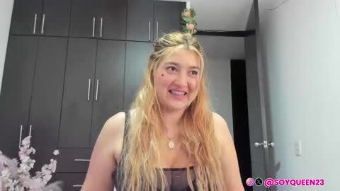Snapshot of soyqeen chatting on October 22, 4:13 am SoyQueen online show from October 22, 4:13 am