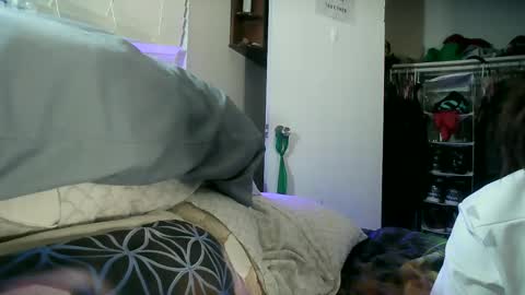 TrndSettrz online show from December 4, 7:50 am