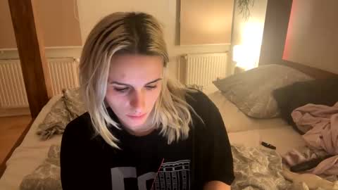 Spacegirl online show from December 19, 5:18 pm