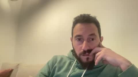 Snapshot of spainmenhot69 chatting on December 27, 3:37 pm spainmenhot69 online show from December 27, 3:37 pm
