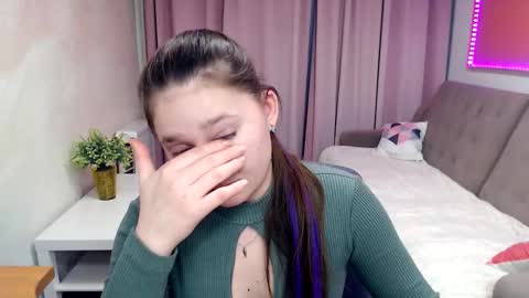 Snapshot of sparkling_starlet67 chatting on February 10, 3:27 pm Ilona online show from February 10, 3:27 pm