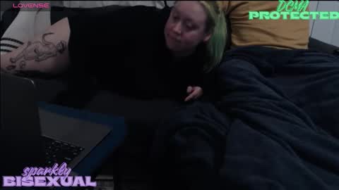 Snapshot of sparklybisexual chatting on December 14, 6:30 am sparklybisexual online show from December 14, 6:30 am