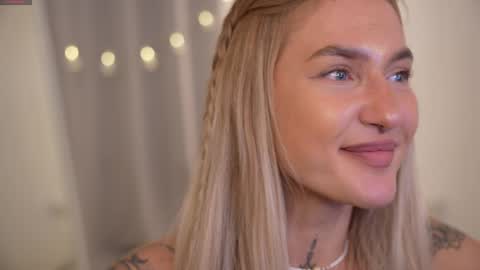 Snapshot of sparks__daisy chatting on December 14, 3:15 pm DAISY online show from December 14, 3:15 pm