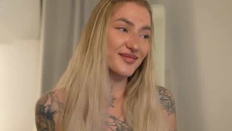 Snapshot of sparks__daisy chatting on January 13, 2:32 pm DAISY online show from January 13, 2:32 pm