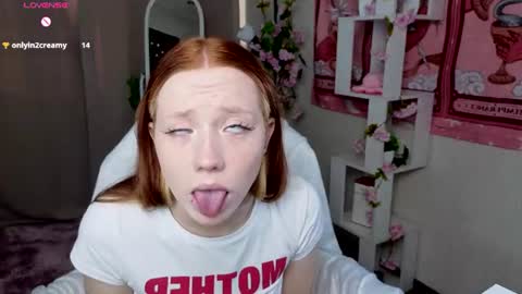 Snapshot of sparky_fox chatting on July 21, 12:02 am Nika online show from July 21, 12:02 am