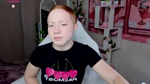 Snapshot of sparky_fox chatting on July 22, 12:13 am Nika online show from July 22, 12:13 am