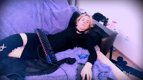 Snapshot of sparkyferret chatting on October 1, 3:51 pm sparkyferret online show from October 1, 3:51 pm