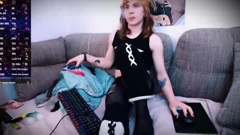 Snapshot of sparkyferret chatting on October 29, 12:24 am sparkyferret online show from October 29, 12:24 am