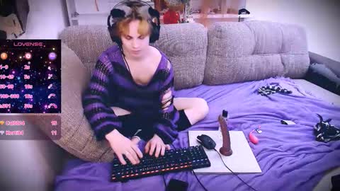 Snapshot of sparkyferret chatting on November 23, 7:46 pm sparkyferret online show from November 23, 7:46 pm